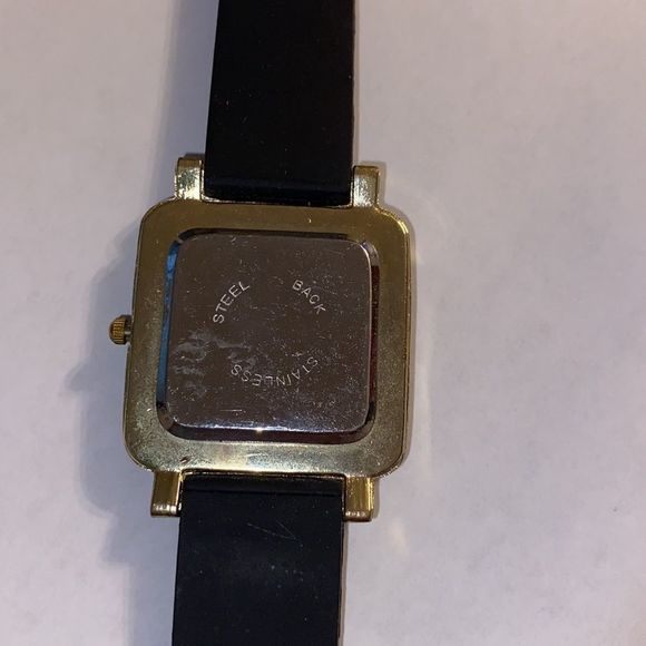 Nouveau Quartz Watch Silicon Band - Picture 4 of 7